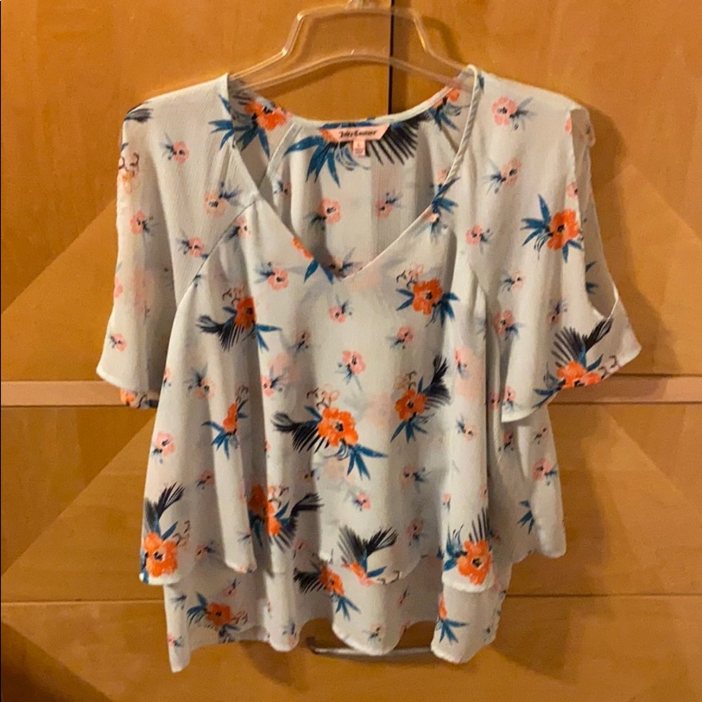 Beautiful juicy Couture top!!
